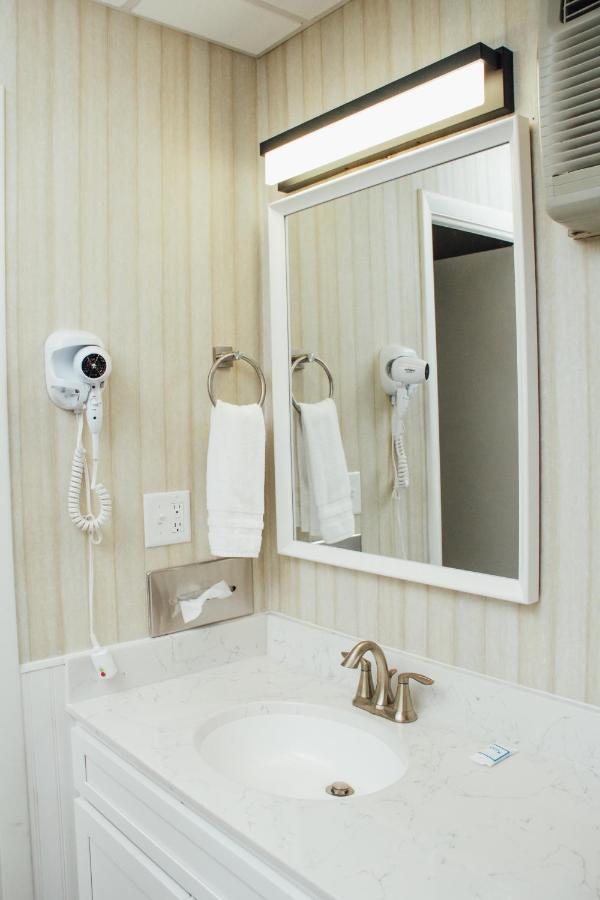 Country Squire Inn And Suites Нью Холланд Экстерьер фото