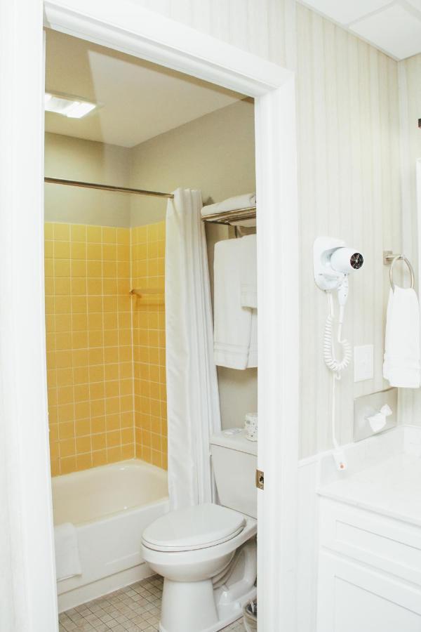 Country Squire Inn And Suites Нью Холланд Экстерьер фото