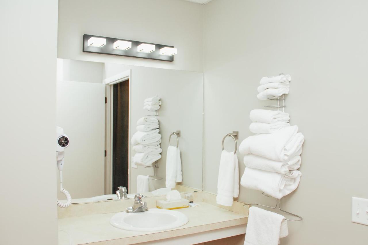 Country Squire Inn And Suites Нью Холланд Экстерьер фото