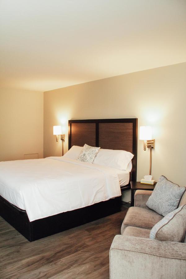 Country Squire Inn And Suites Нью Холланд Экстерьер фото