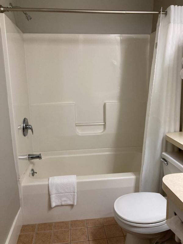 Country Squire Inn And Suites Нью Холланд Экстерьер фото