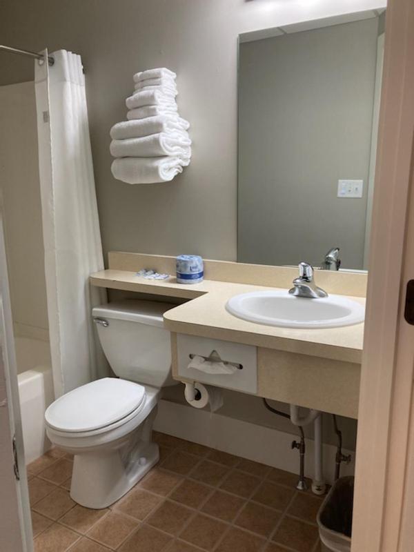 Country Squire Inn And Suites Нью Холланд Экстерьер фото