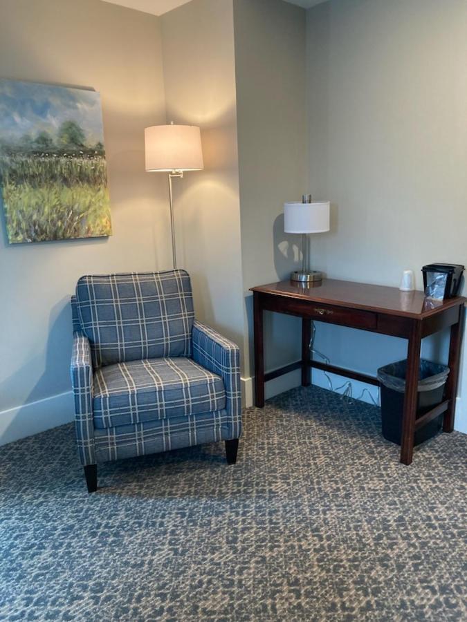 Country Squire Inn And Suites Нью Холланд Экстерьер фото