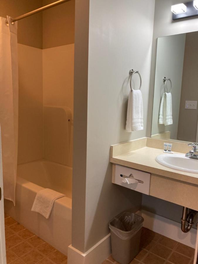Country Squire Inn And Suites Нью Холланд Экстерьер фото