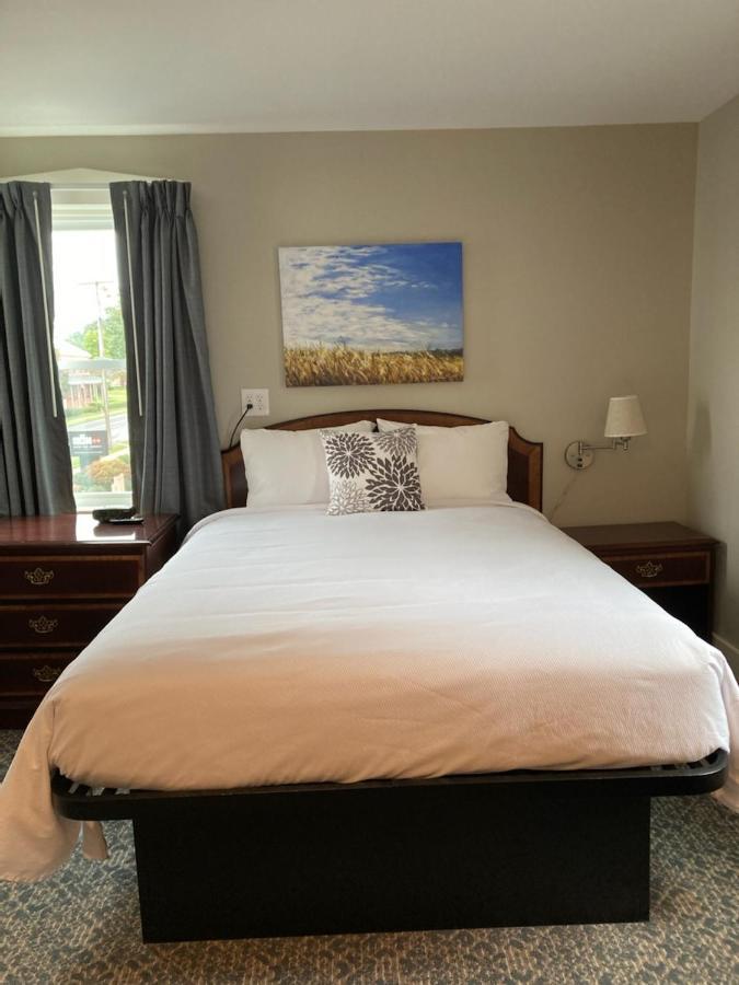 Country Squire Inn And Suites Нью Холланд Экстерьер фото