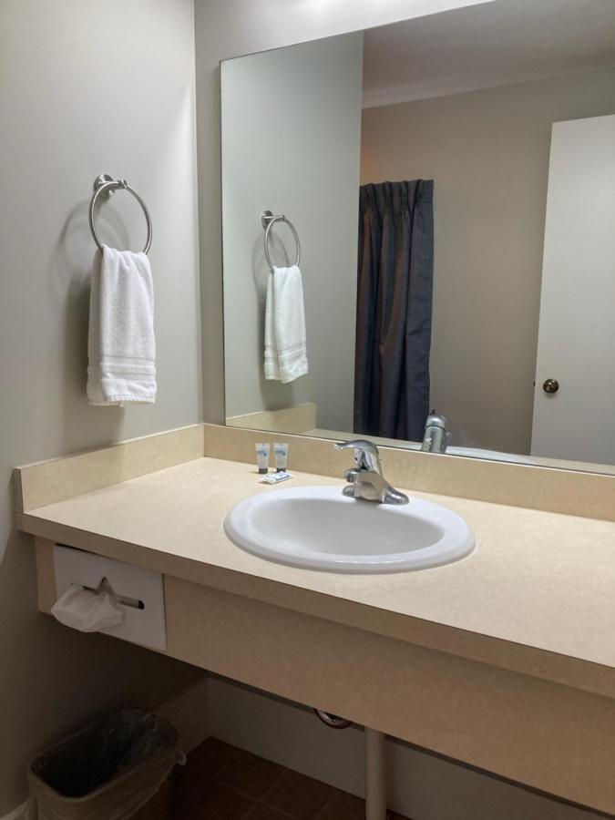 Country Squire Inn And Suites Нью Холланд Экстерьер фото