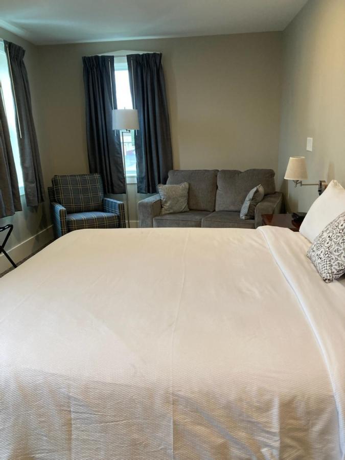 Country Squire Inn And Suites Нью Холланд Экстерьер фото