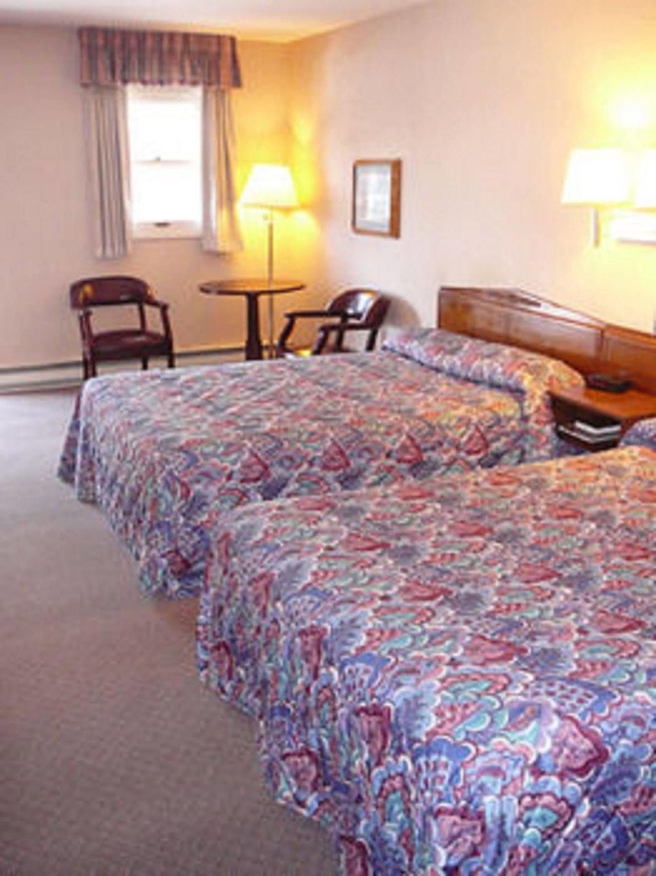 Country Squire Inn And Suites Нью Холланд Экстерьер фото