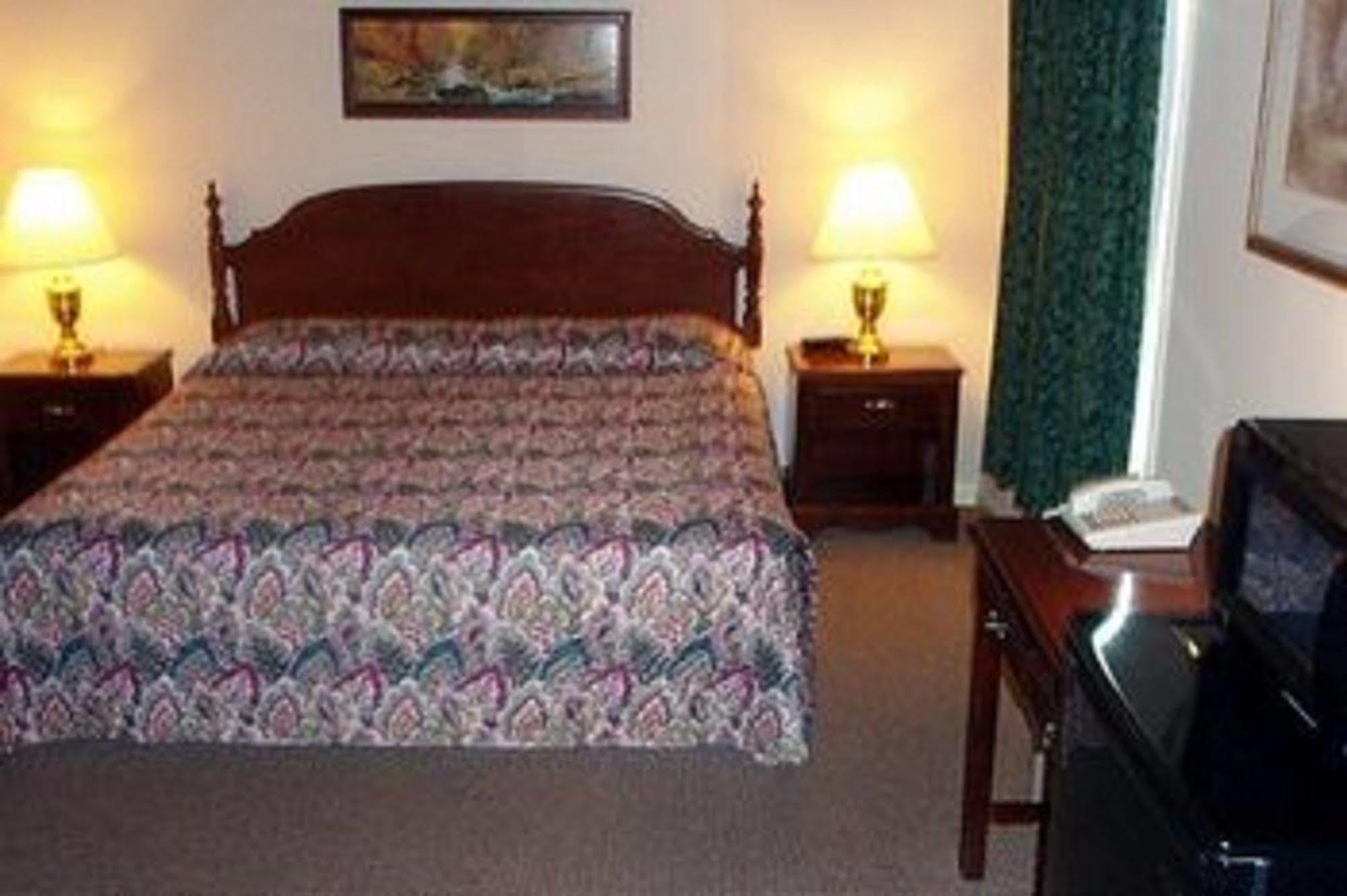 Country Squire Inn And Suites Нью Холланд Экстерьер фото